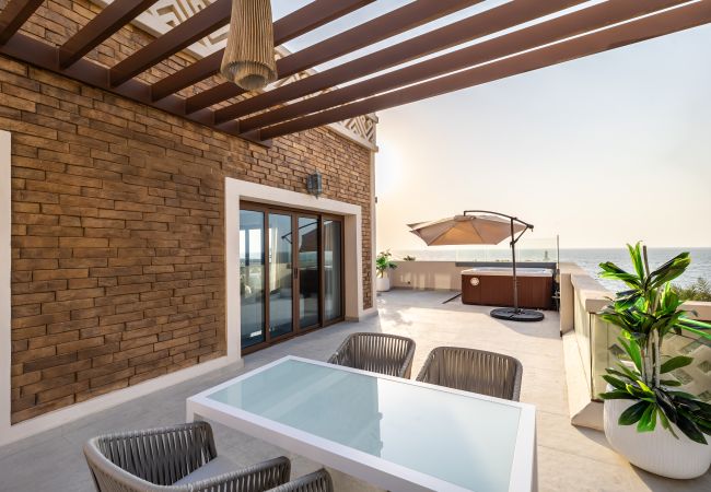 Apartment in Dubai - Startling 4BR Villa With Sea View Apartment in Dubai - Startling 4BR Villa With Sea View