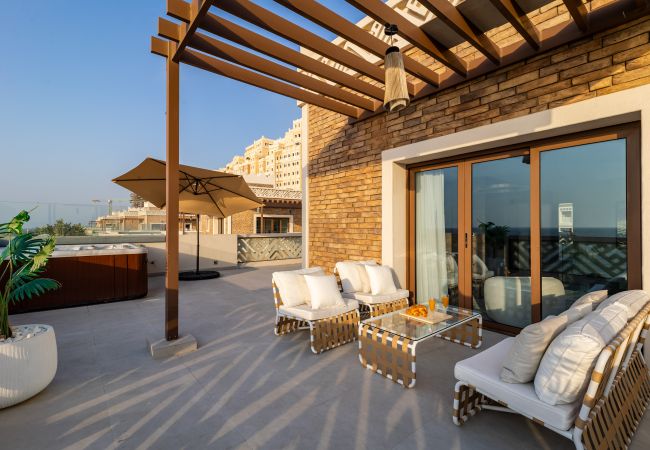Apartment in Dubai - Startling 4BR Villa With Sea View Apartment in Dubai - Startling 4BR Villa With Sea View