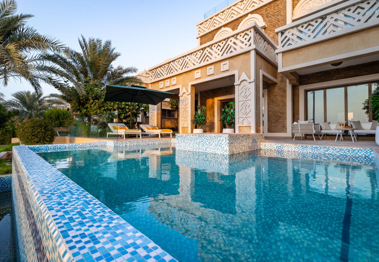 Apartment in Dubai - Startling 4BR Villa With Sea View