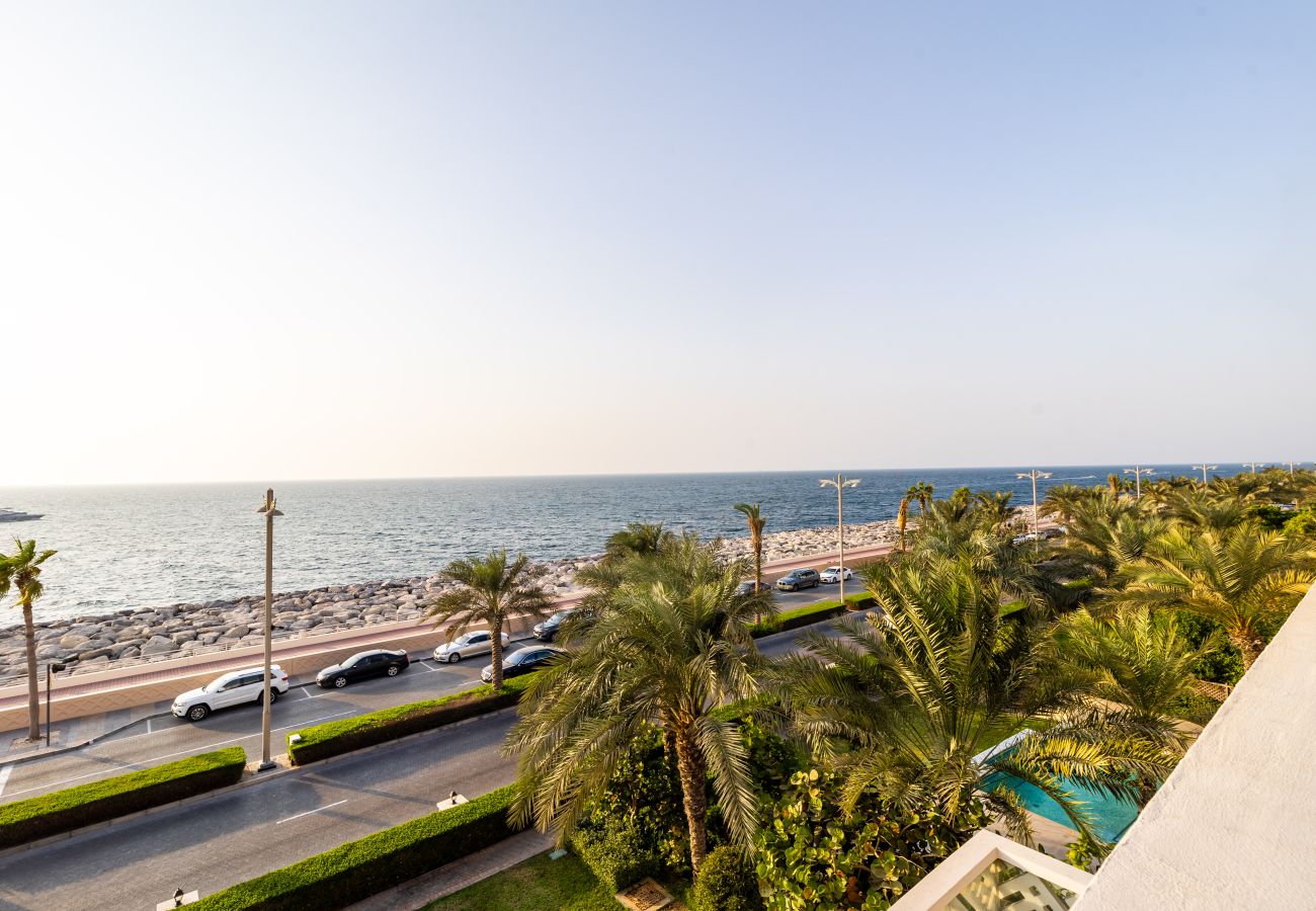 Apartment in Dubai - Startling 4BR Villa With Sea View