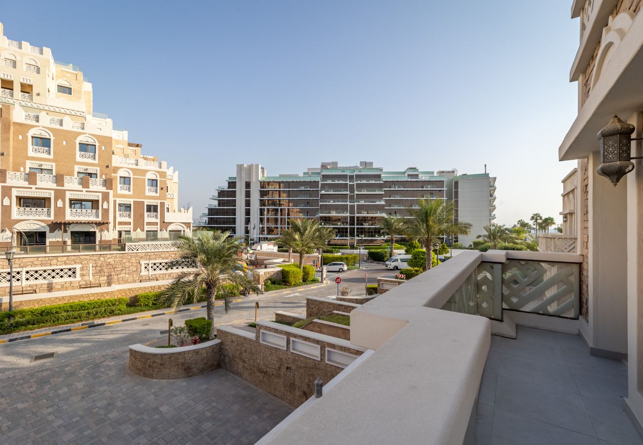 Apartment in Dubai - Startling 4BR Villa With Sea View