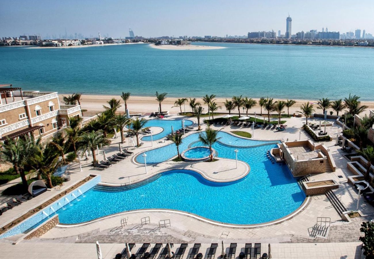 Apartment in Dubai - Startling 4BR Villa With Sea View