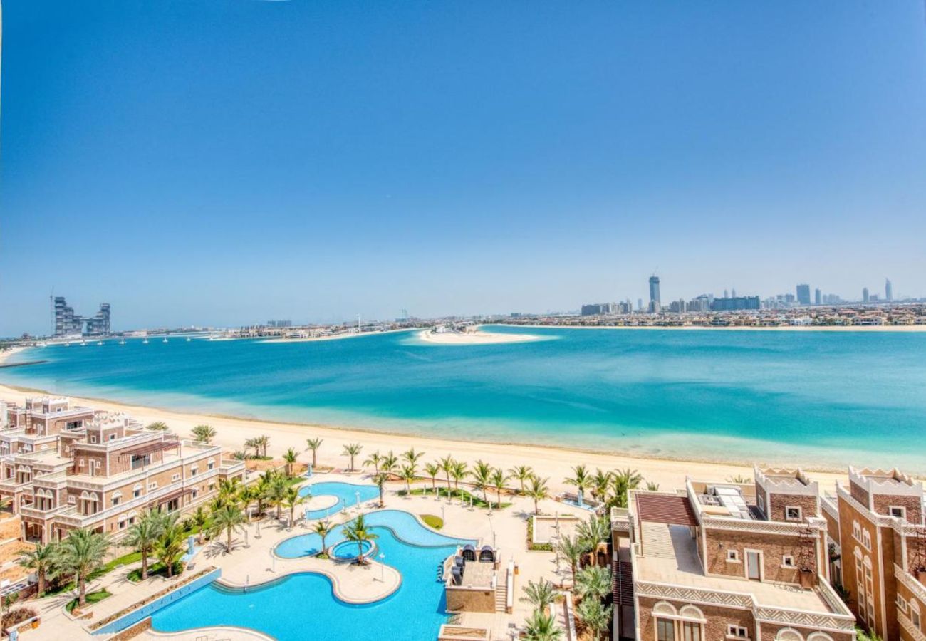 Apartment in Dubai - Startling 4BR Villa With Sea View