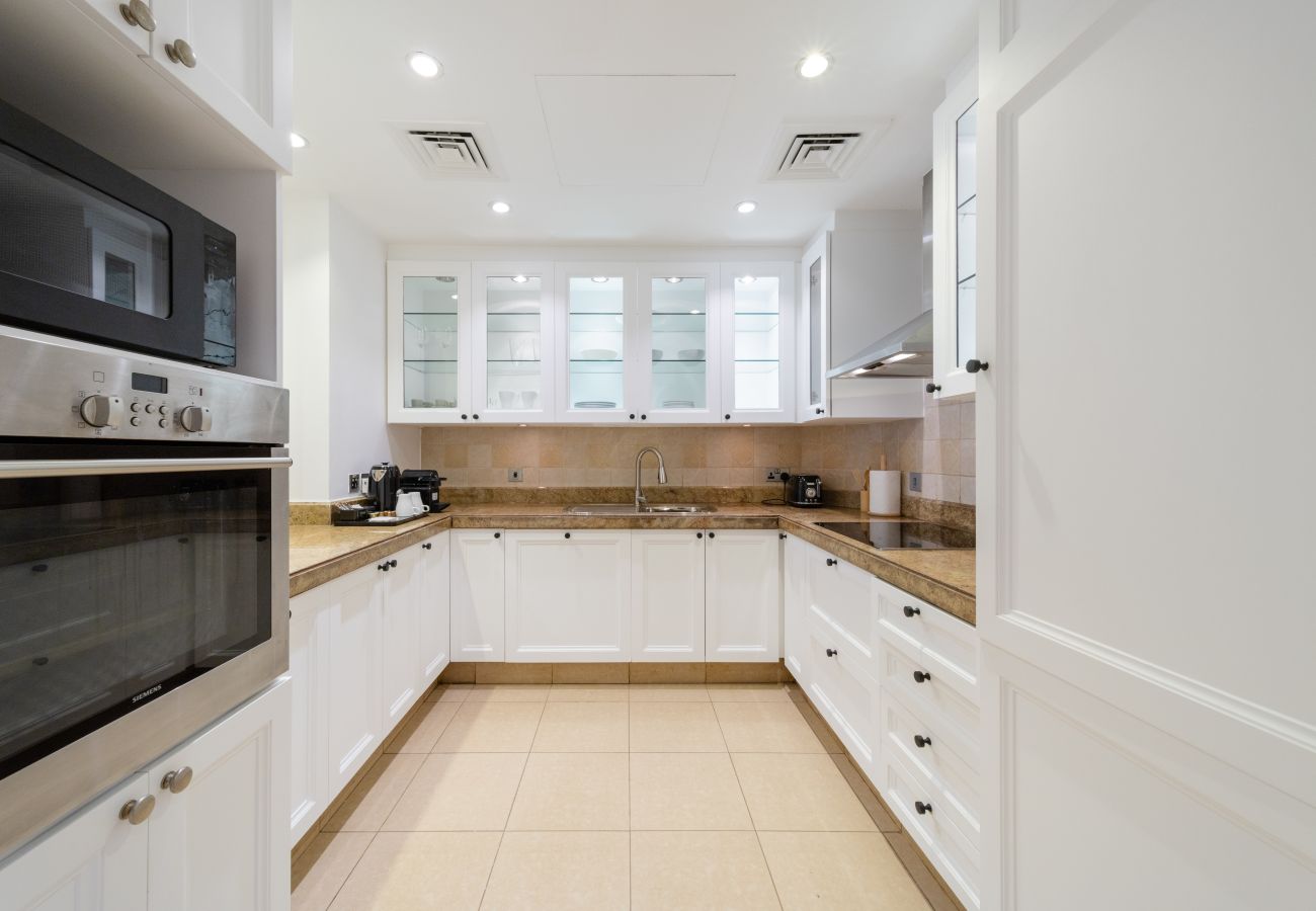 Apartment in Dubai - Exquisite 1BR Apt in Downtown Dubai