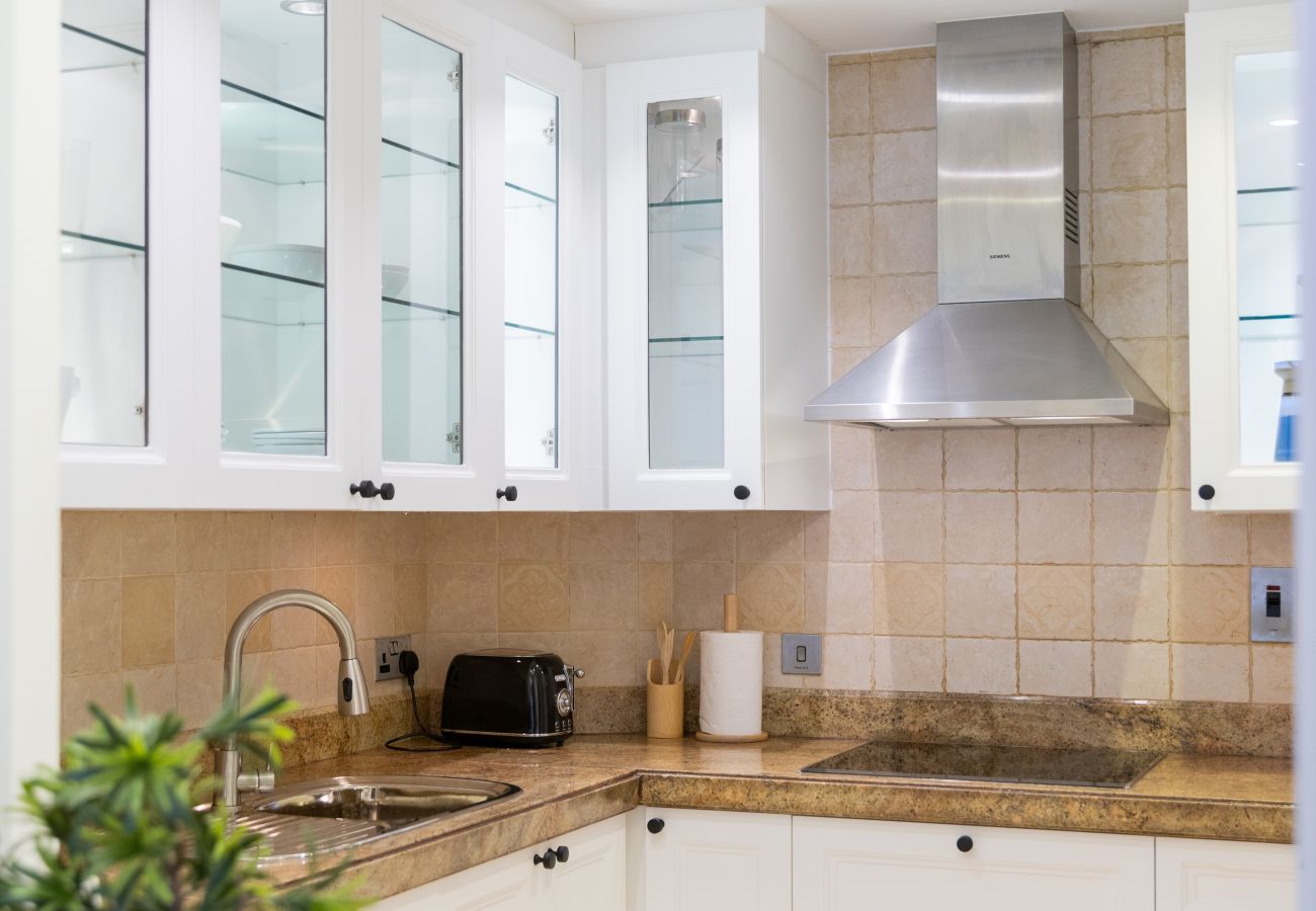 Apartment in Dubai - Exquisite 1BR Apt in Downtown Dubai