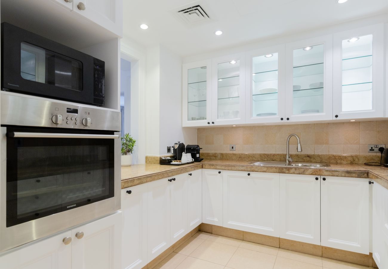 Apartment in Dubai - Exquisite 1BR Apt in Downtown Dubai