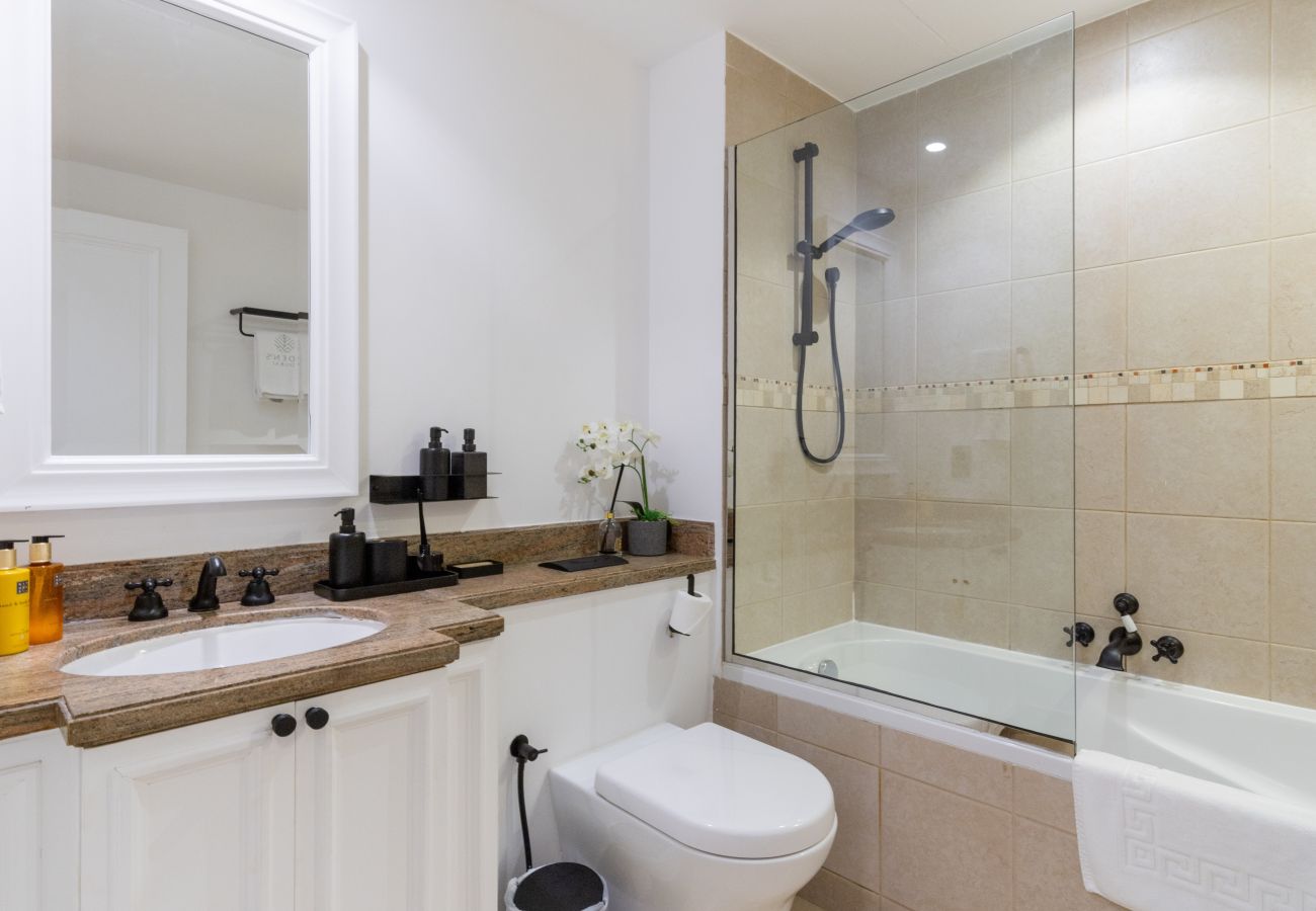 Apartment in Dubai - Exquisite 1BR Apt in Downtown Dubai