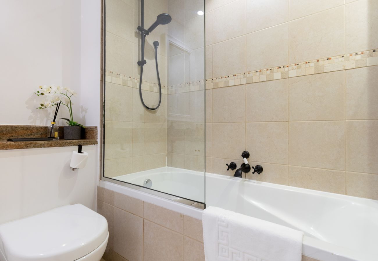 Apartment in Dubai - Exquisite 1BR Apt in Downtown Dubai