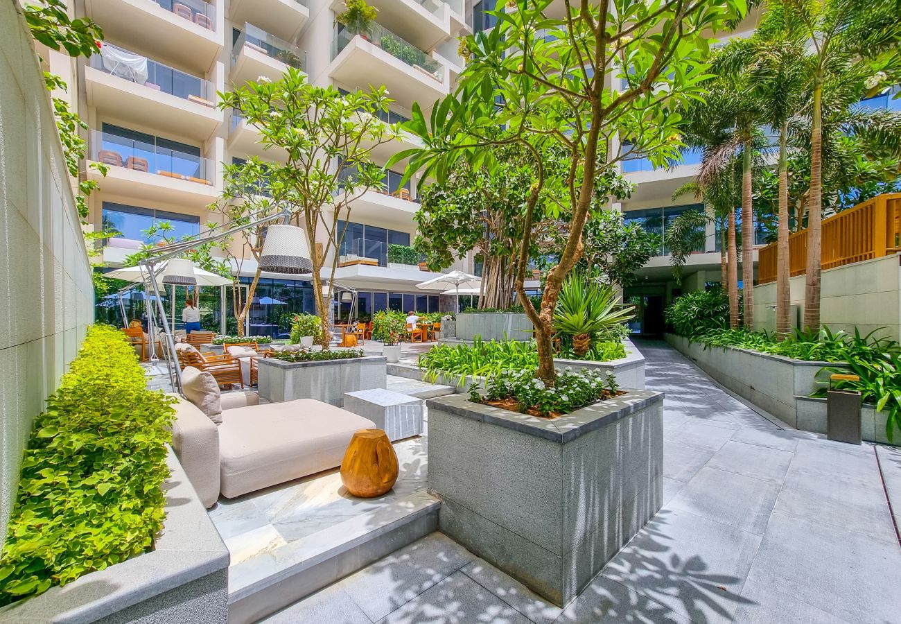 Apartment in Dubai - Extravagant 2BR Apt at FIVE Palm w/Sea View