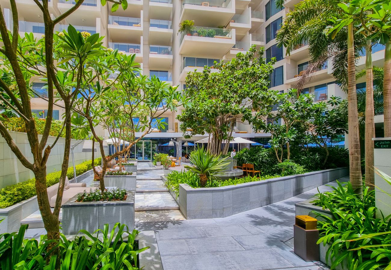 Apartment in Dubai - Extravagant 2BR Apt at FIVE Palm w/Sea View