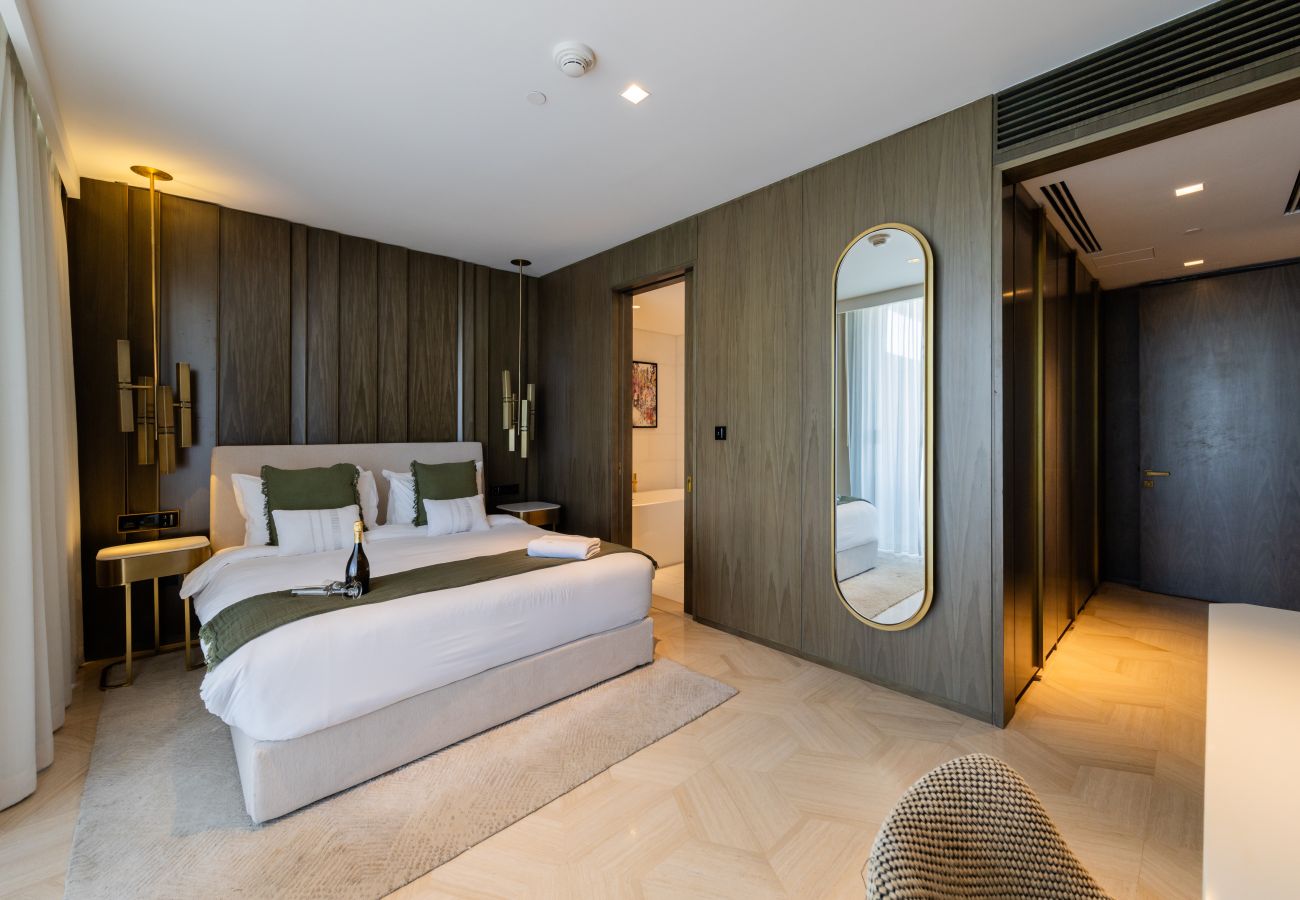 Apartment in Dubai - Extravagant 2BR Apt at FIVE Palm w/Sea View