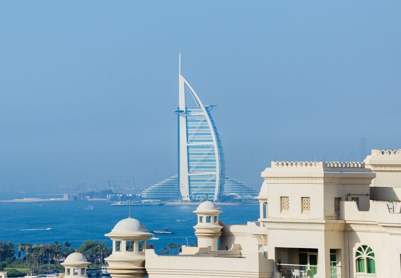 Apartment in Dubai - Extravagant 2BR Apt at FIVE Palm w/Sea View