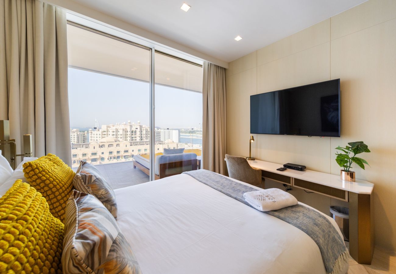 Apartment in Dubai - Extravagant 2BR Apt at FIVE Palm w/Sea View