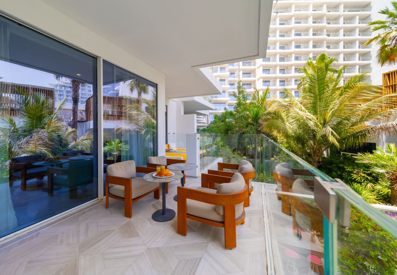 Apartment in Dubai - Startling 2BR Apt at FIVE Palm Residences