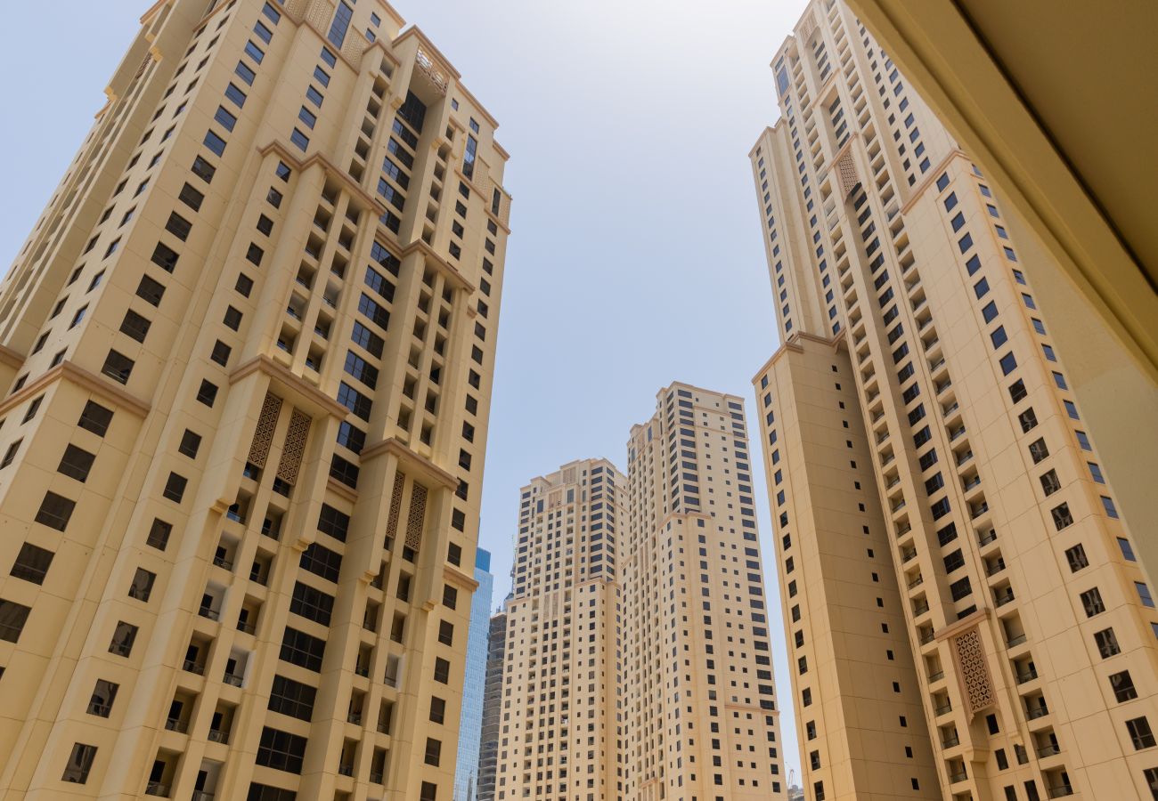 Apartment in Dubai - Dazzling 2BR Apt w/Beach Access at JBR