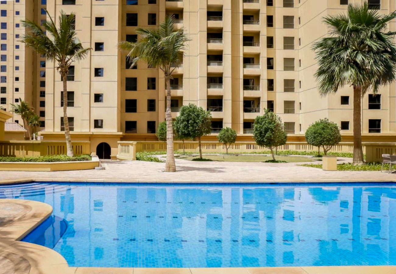 Apartment in Dubai - Dazzling 2BR Apt w/Beach Access at JBR
