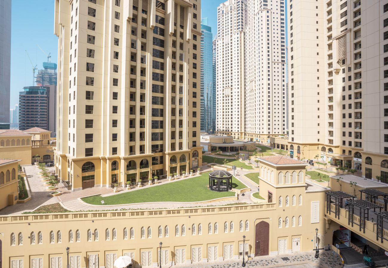 Apartment in Dubai - Dazzling 2BR Apt w/Beach Access at JBR