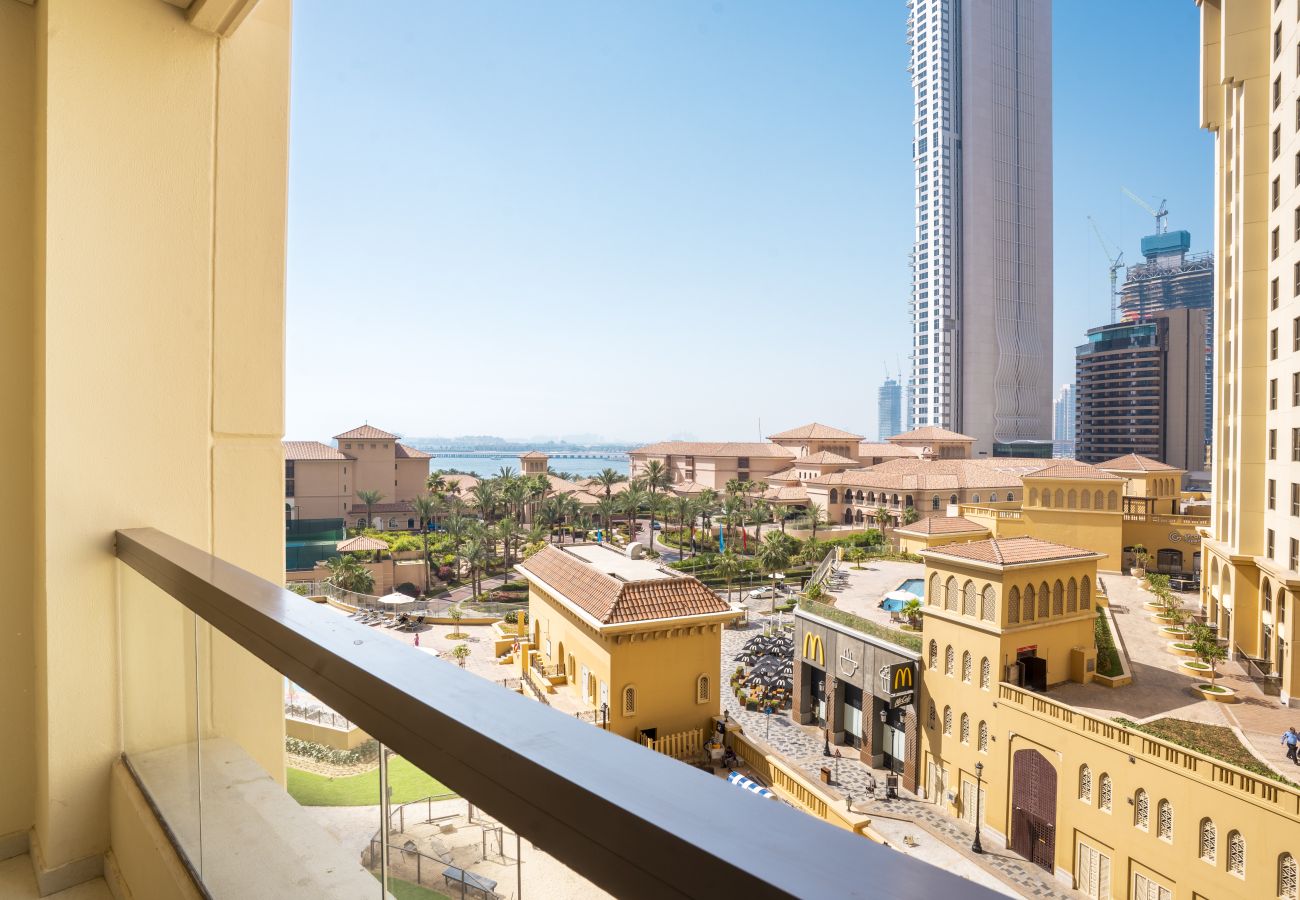 Apartment in Dubai - Dazzling 2BR Apt w/Beach Access at JBR