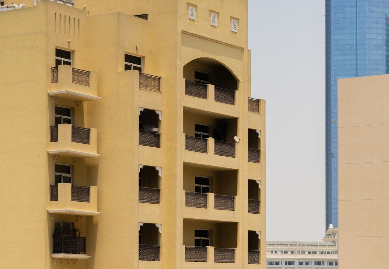 Apartment in Dubai - Chic 2BR Apt with Contemporary Design