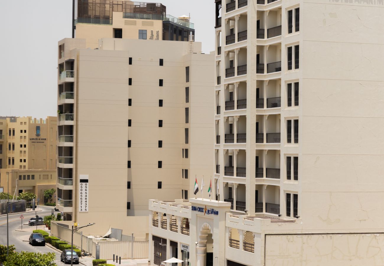 Apartment in Dubai - Chic 2BR Apt with Contemporary Design