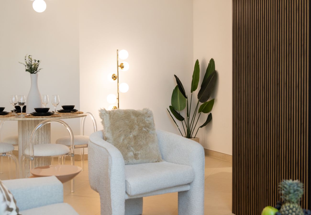 Apartment in Dubai - Chic 2BR Apt with Contemporary Design