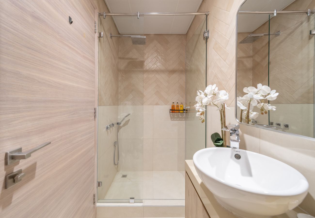 Apartment in Dubai - Chic 2BR Apt with Contemporary Design