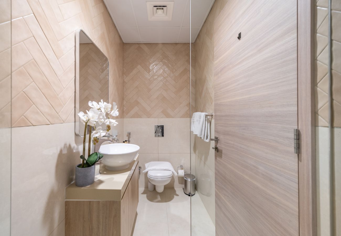Apartment in Dubai - Chic 2BR Apt with Contemporary Design