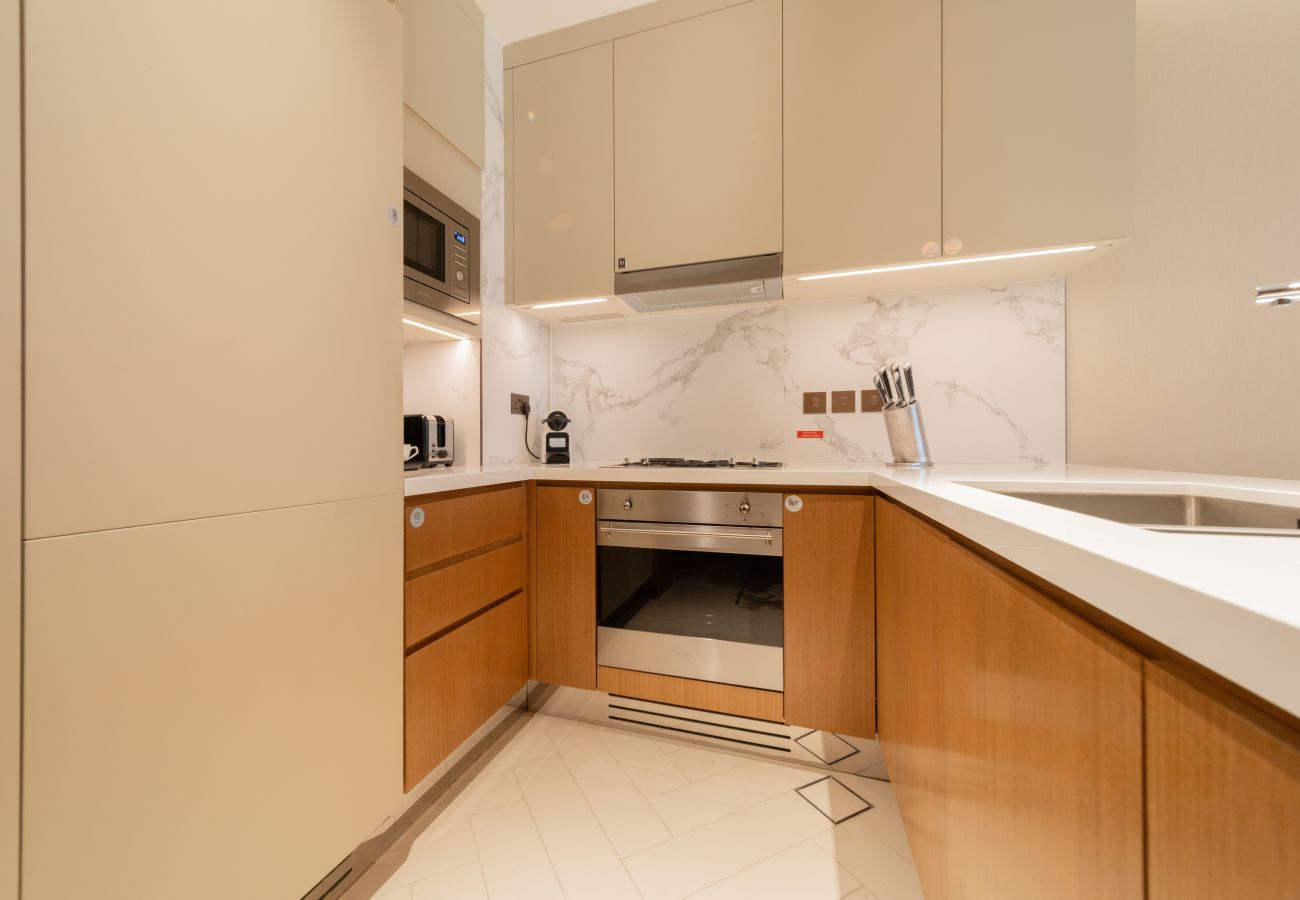 Apartment in Dubai - Lavish 2BR Apt w/ Burj Khalifa View