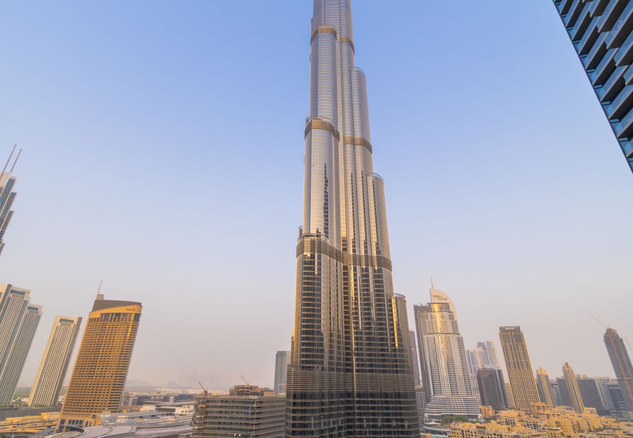 Apartment in Dubai - Lavish 2BR Apt w/ Burj Khalifa View