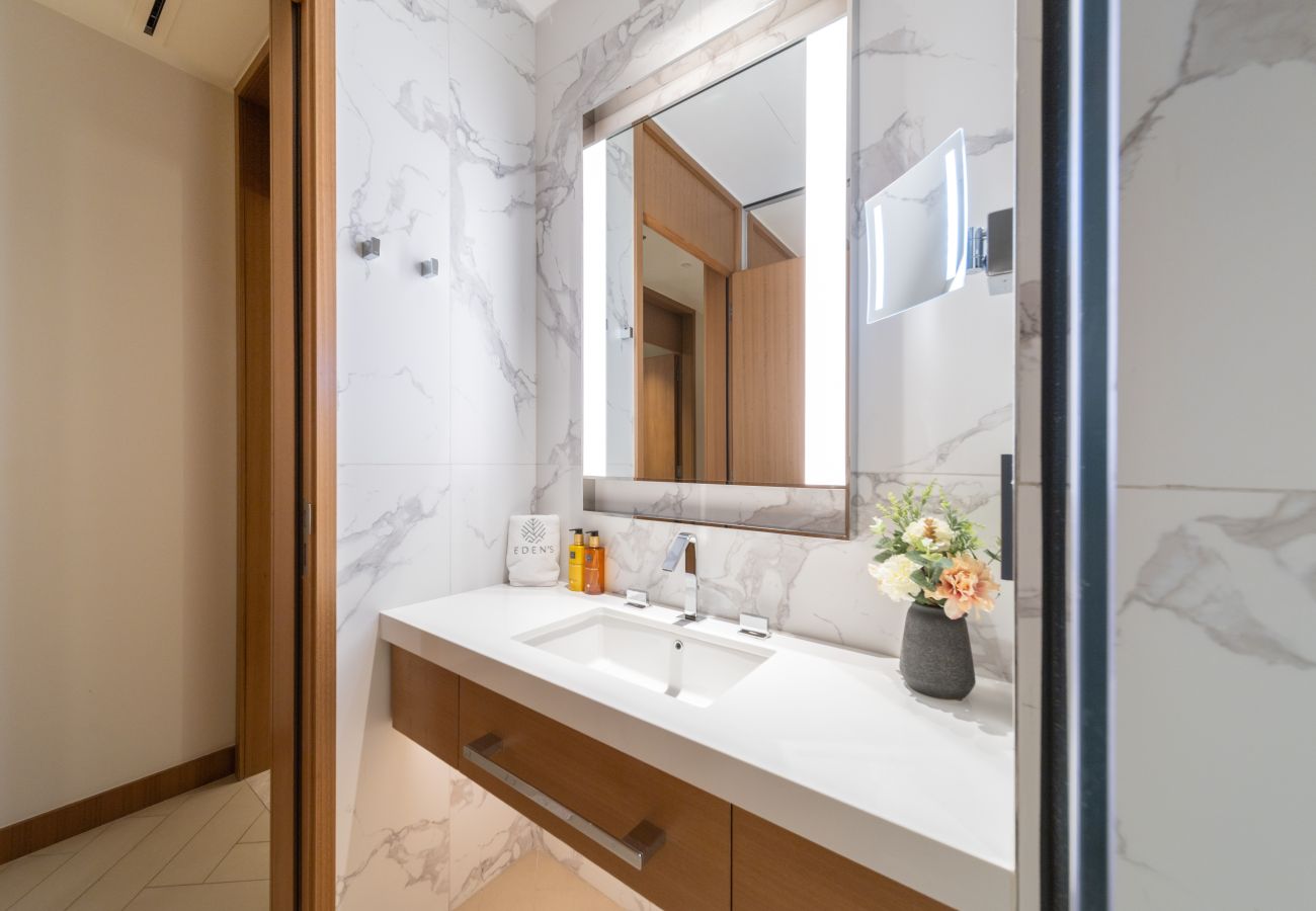 Apartment in Dubai - Lavish 2BR Apt w/ Burj Khalifa View