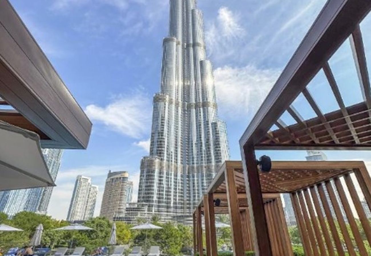 Apartment in Dubai - Lavish 2BR Apt w/ Burj Khalifa View