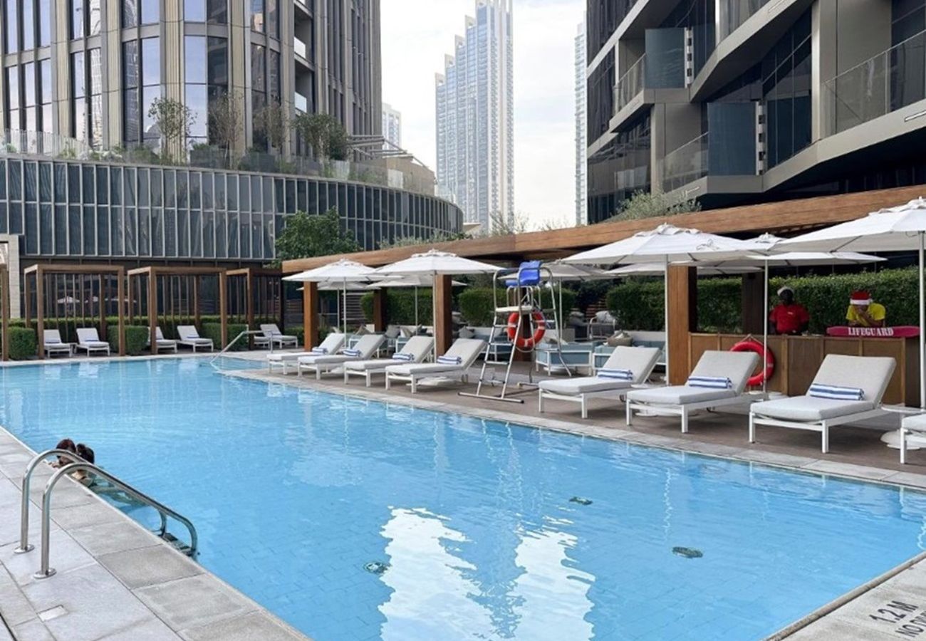 Apartment in Dubai - Lavish 2BR Apt w/ Burj Khalifa View