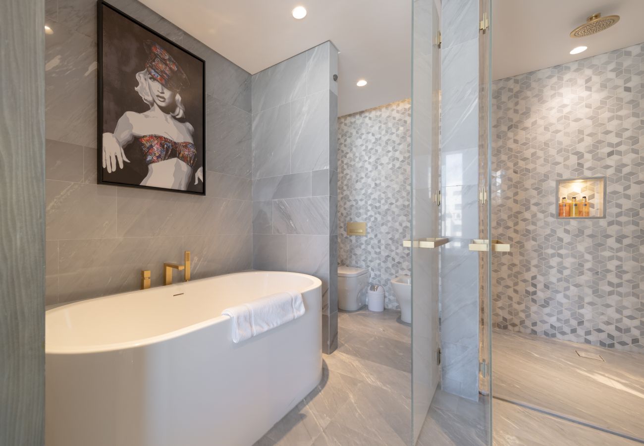 Apartment in Dubai - Tremendous 2BR Apt at FIVE Palm w/Sea View