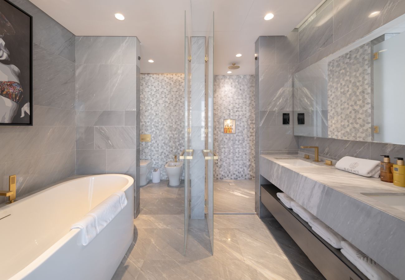 Apartment in Dubai - Tremendous 2BR Apt at FIVE Palm w/Sea View