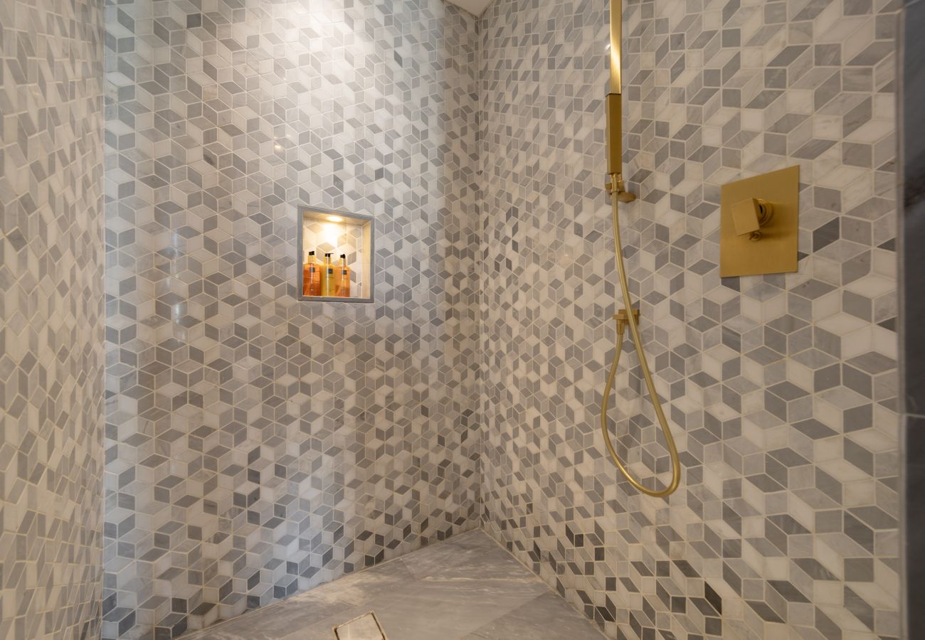 Apartment in Dubai - Tremendous 2BR Apt at FIVE Palm w/Sea View