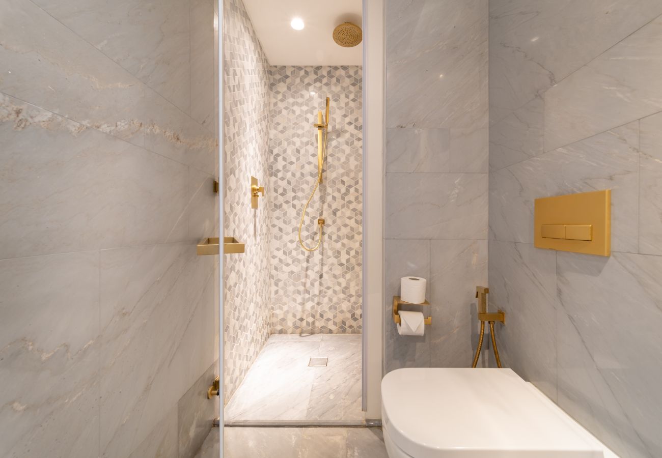 Apartment in Dubai - Tremendous 2BR Apt at FIVE Palm w/Sea View