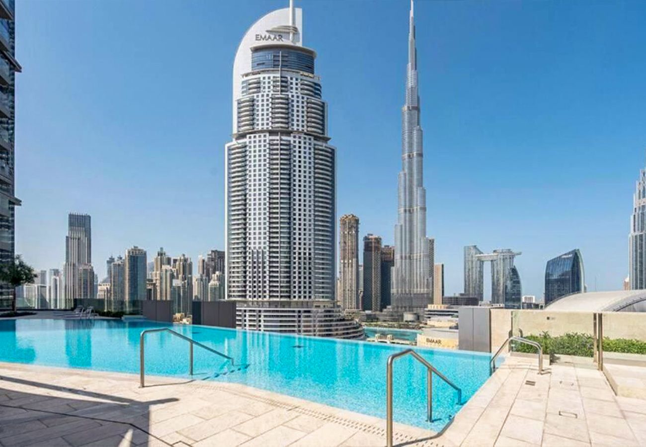 Apartment in Dubai - Stunning 3BR w/Burj Khalifa & Fountain View