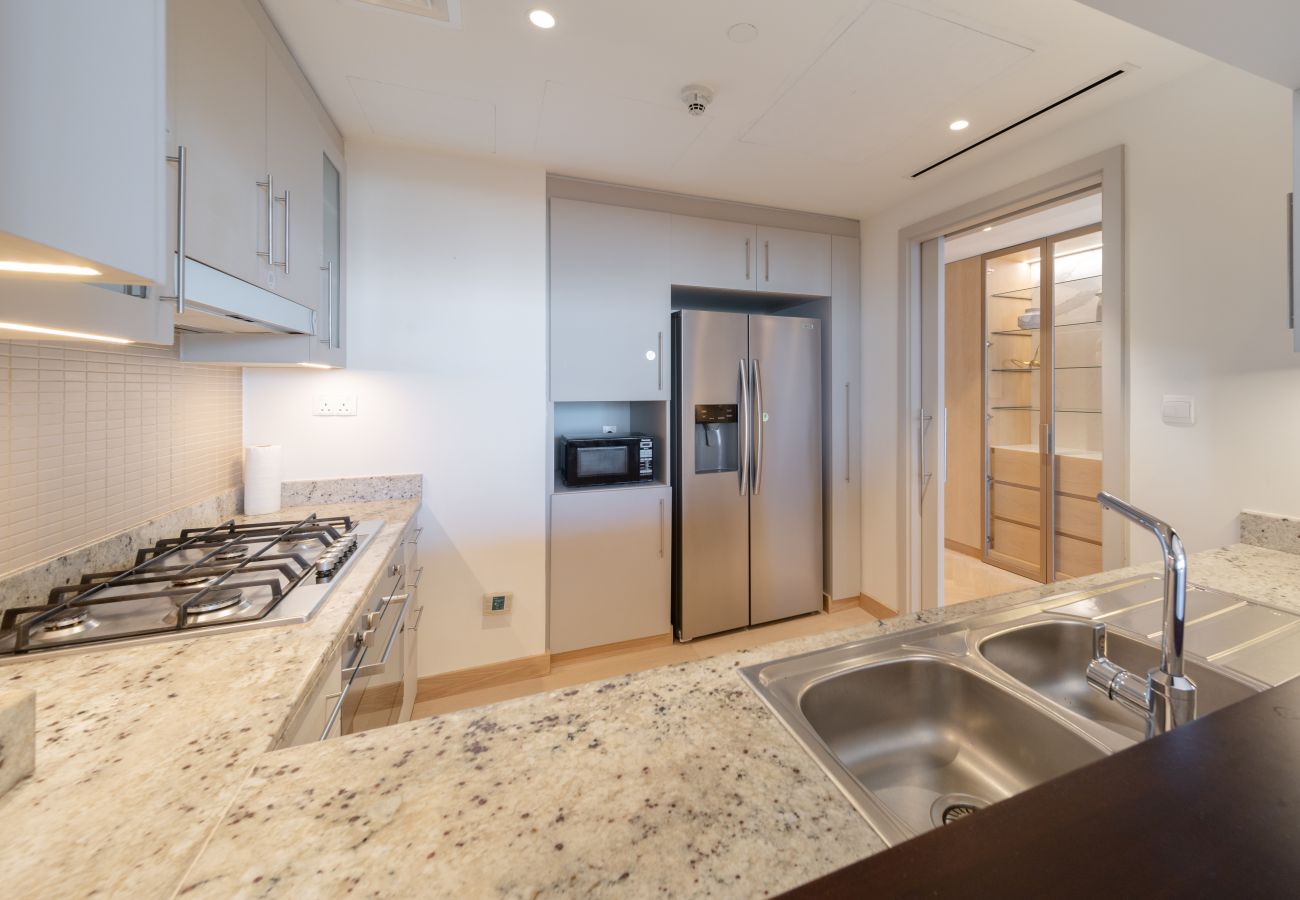 Apartment in Dubai - Stunning 3BR w/Burj Khalifa & Fountain View