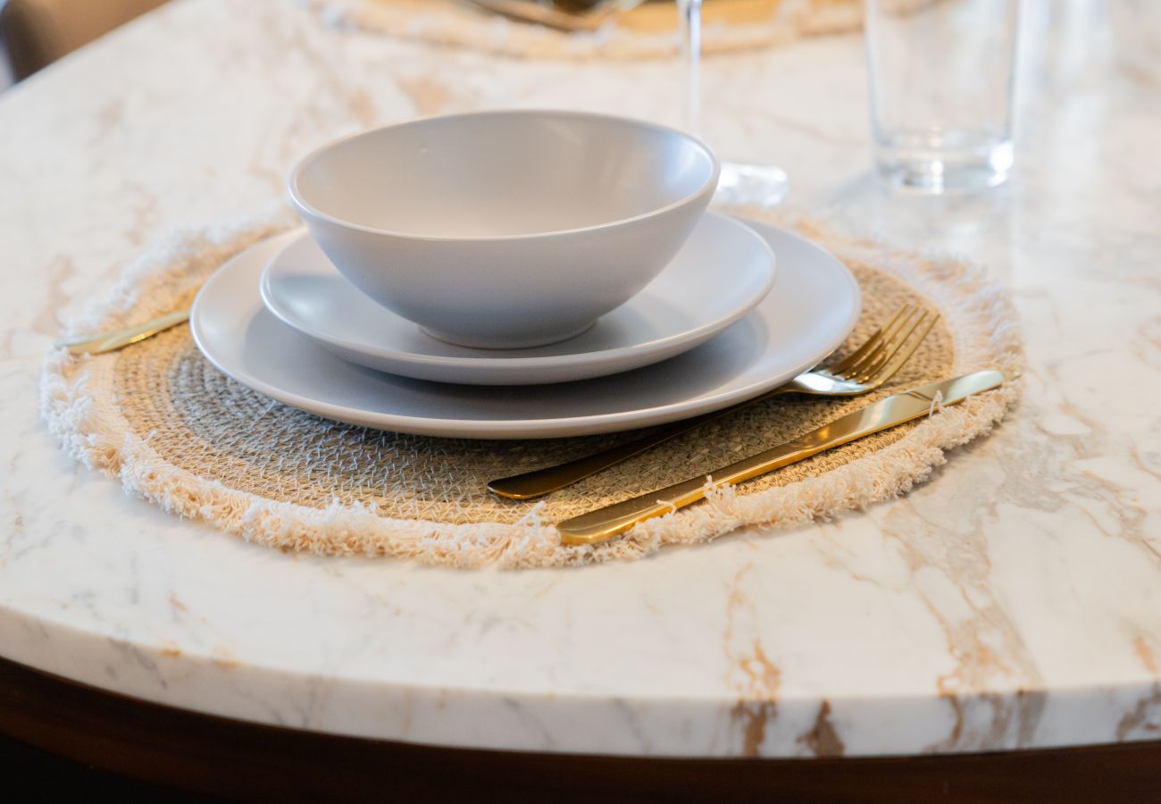 Apartment in Dubai - Stunning 3BR w/Burj Khalifa & Fountain View