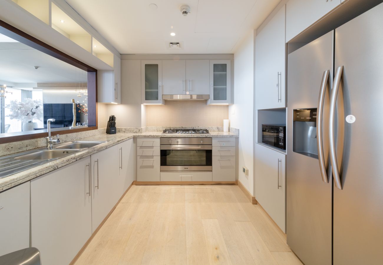 Apartment in Dubai - Stunning 3BR w/Burj Khalifa & Fountain View