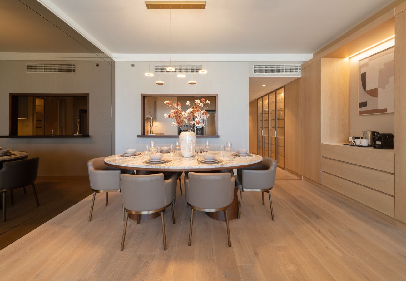 Apartment in Dubai - Stunning 3BR w/Burj Khalifa & Fountain View