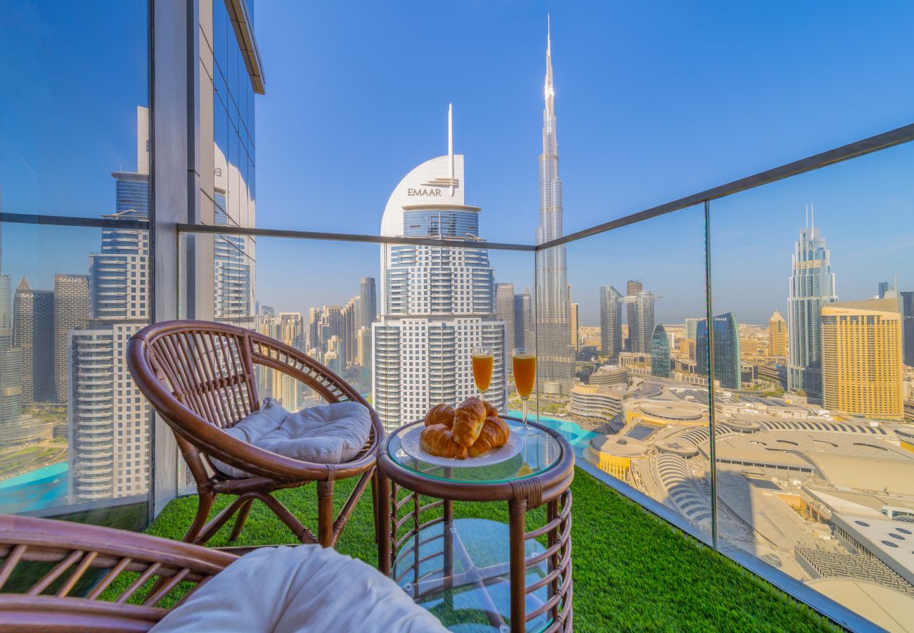 Apartment in Dubai - Stunning 3BR w/Burj Khalifa & Fountain View
