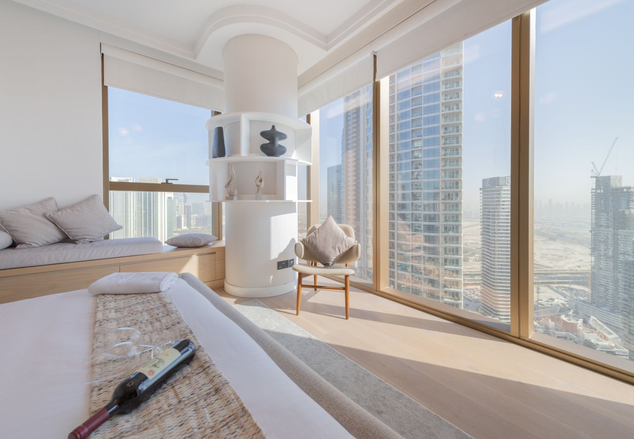 Apartment in Dubai - Stunning 3BR w/Burj Khalifa & Fountain View