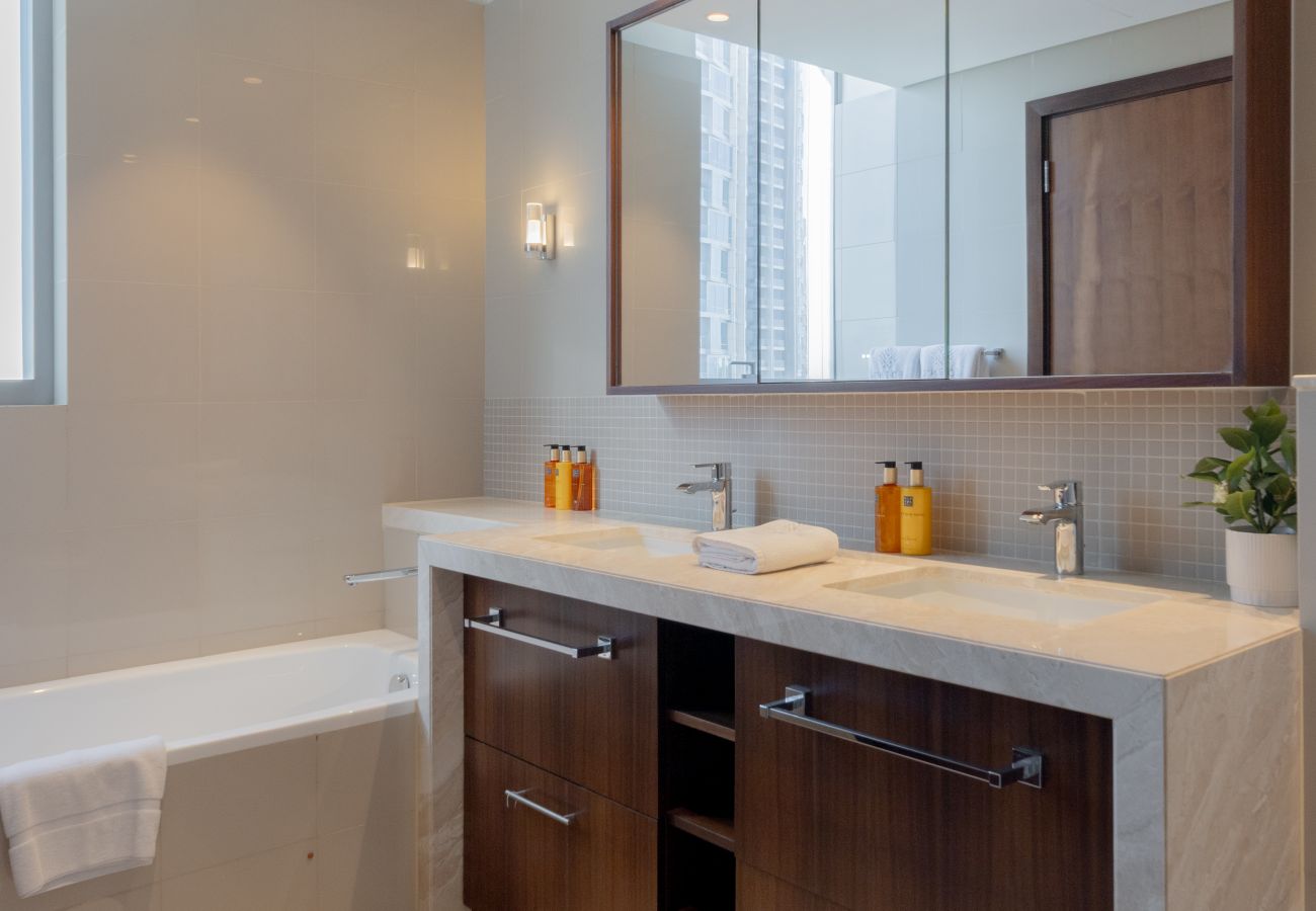 Apartment in Dubai - Stunning 3BR w/Burj Khalifa & Fountain View