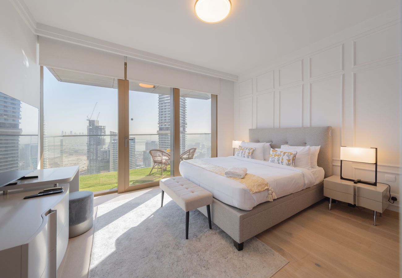 Apartment in Dubai - Stunning 3BR w/Burj Khalifa & Fountain View