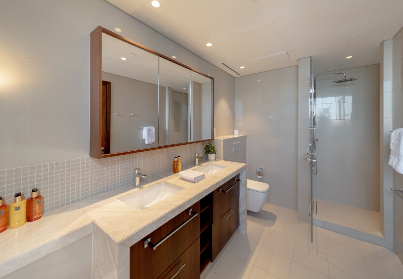 Apartment in Dubai - Stunning 3BR w/Burj Khalifa & Fountain View