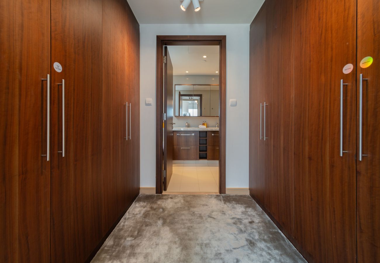 Apartment in Dubai - Stunning 3BR w/Burj Khalifa & Fountain View