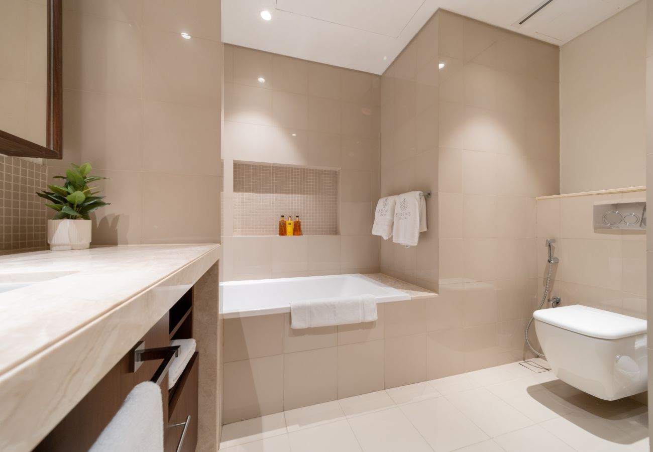 Apartment in Dubai - Stunning 3BR w/Burj Khalifa & Fountain View