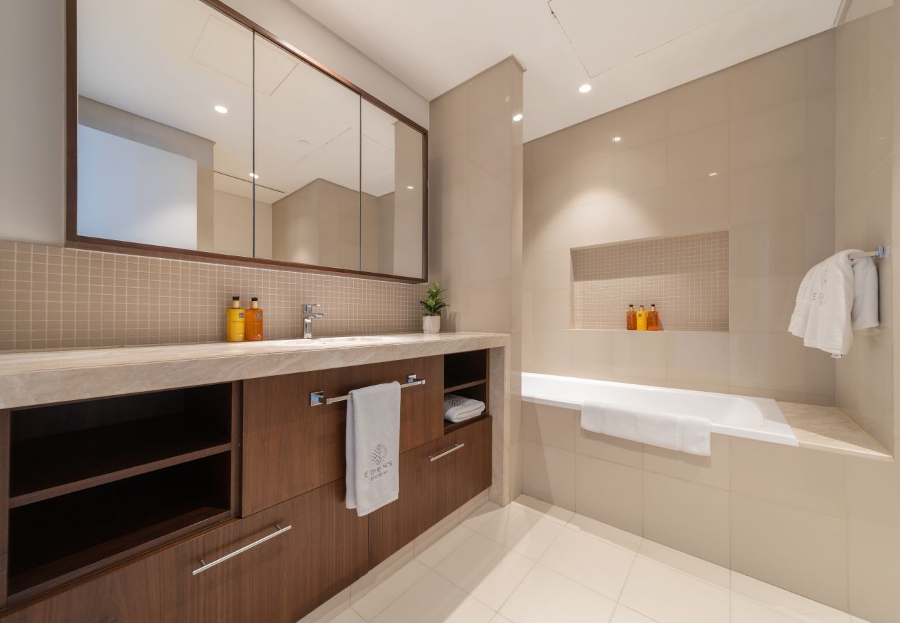 Apartment in Dubai - Stunning 3BR w/Burj Khalifa & Fountain View