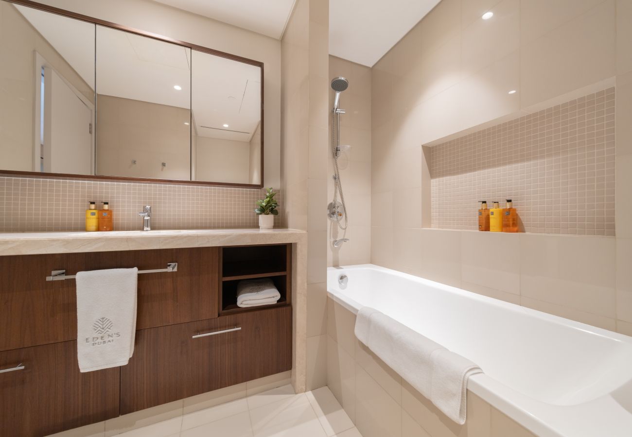 Apartment in Dubai - Stunning 3BR w/Burj Khalifa & Fountain View